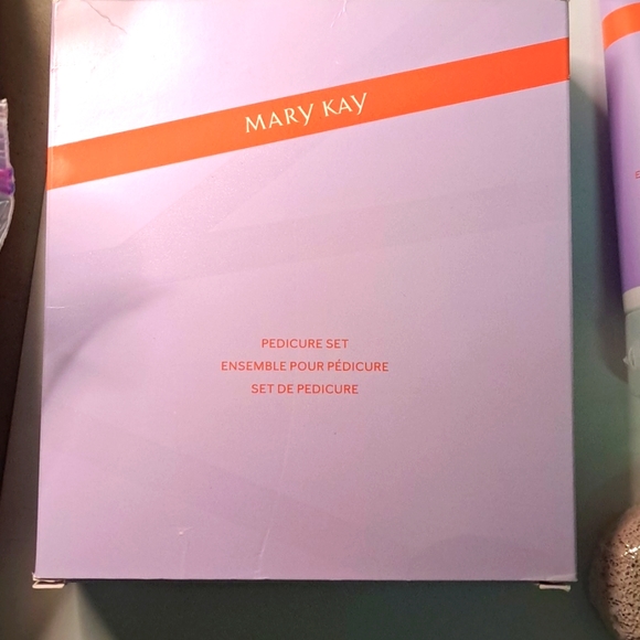 Mary Kay Pedicure Set - Picture 3 of 3